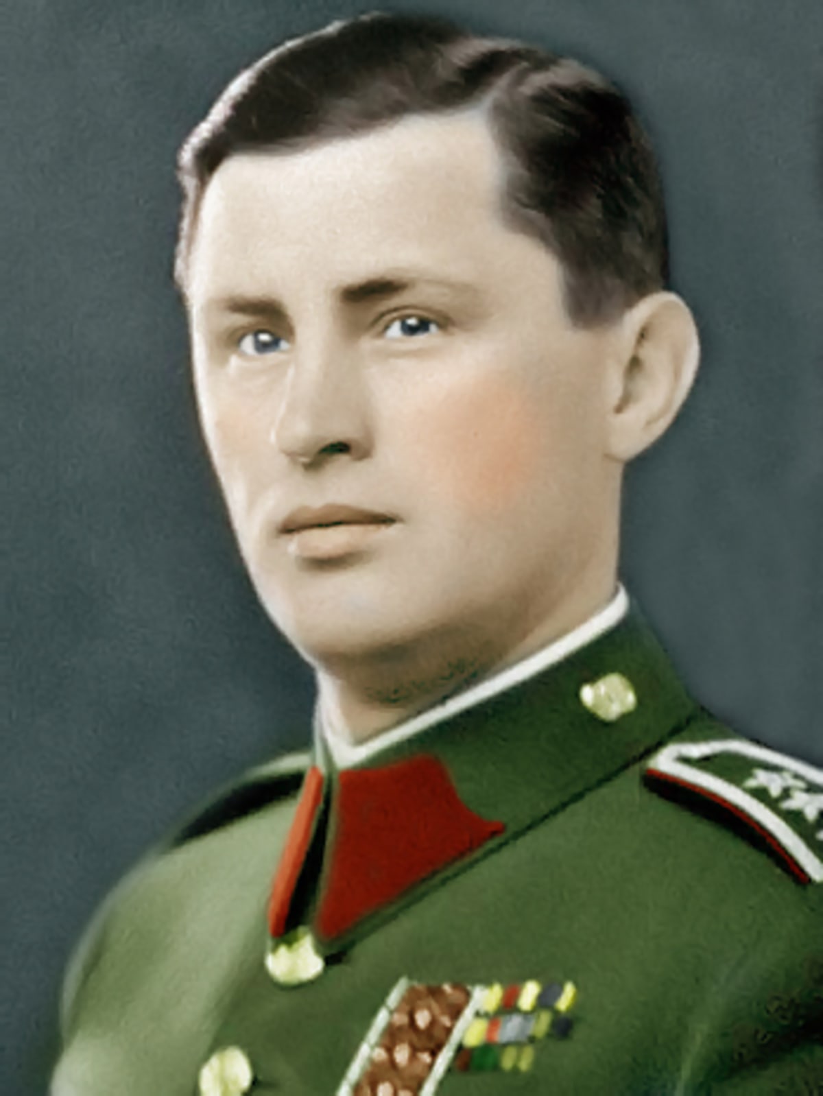 Předválečný portrét pplk. Josefa Mašína v důstojnické uniformě československé armády. (kolorizace)