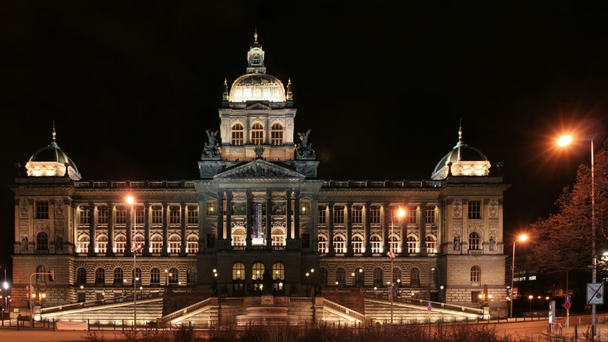 Budova Národního muzea slaví 130 let od svého otevření. 
