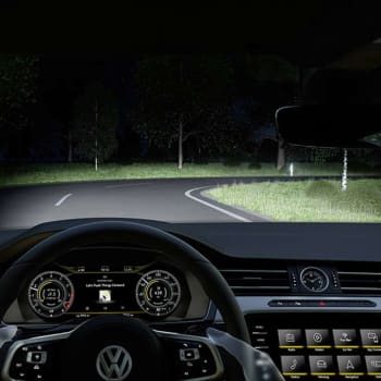 Dnešní moderní auta disponují chytrými dálkovými světlomety, které dokáží odstínit prostor, v němž se nachází protijedoucí vůz. Stále svítí, ale tak, aby nedocházelo k oslnění.