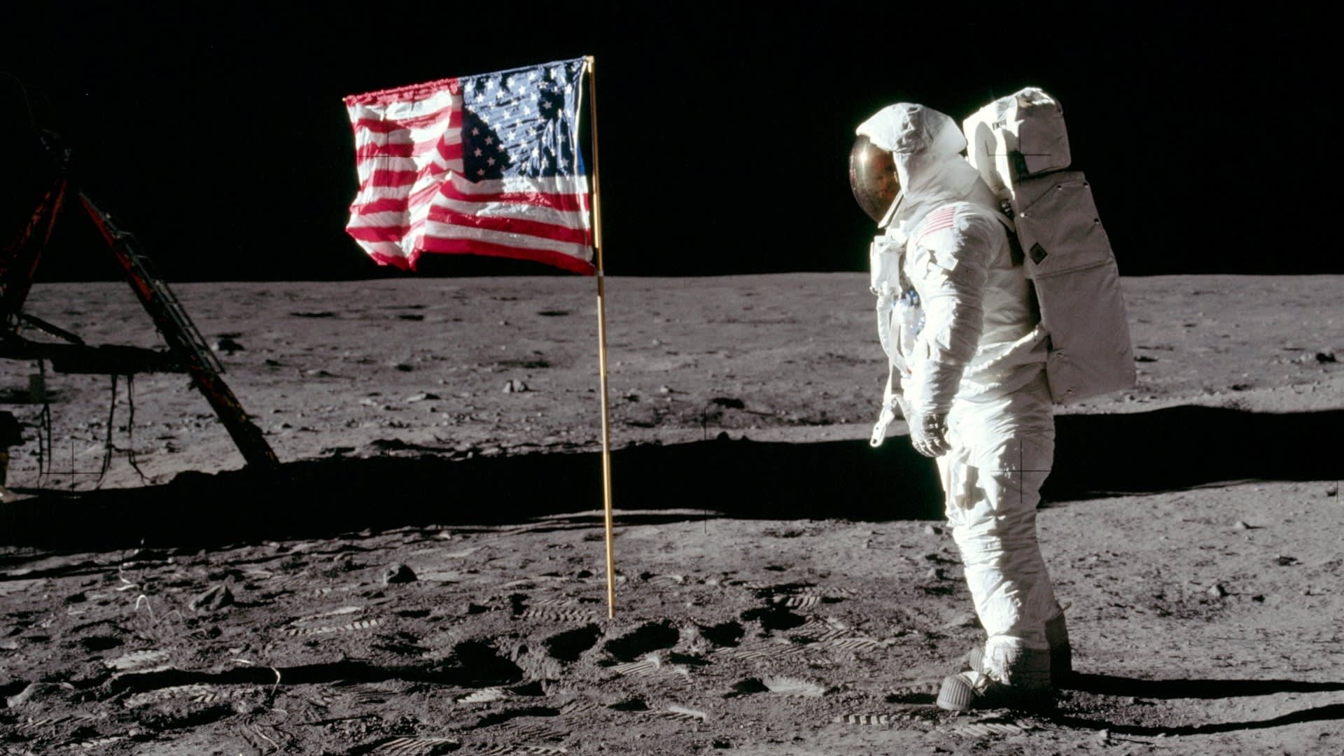 Neil Armstrong na povrchu Měsíce. Co tehdy řekl?