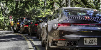 Elektřina nemusí být jedinou budoucností aut. Porsche staví továrnu na syntetické palivo