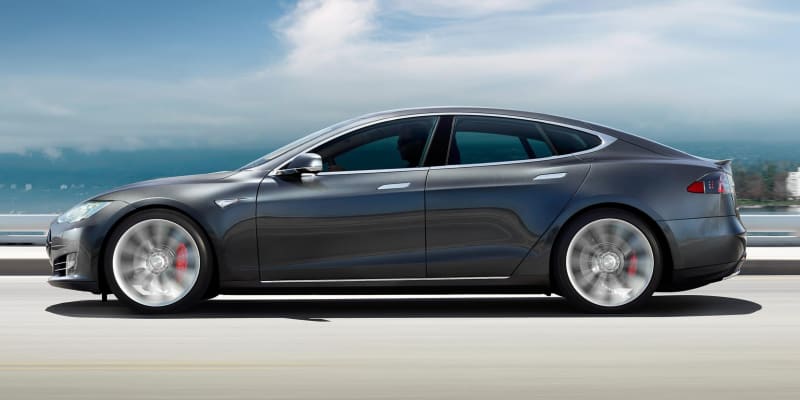 Standardní Tesla Model S má udávaný dojezd 600 km.