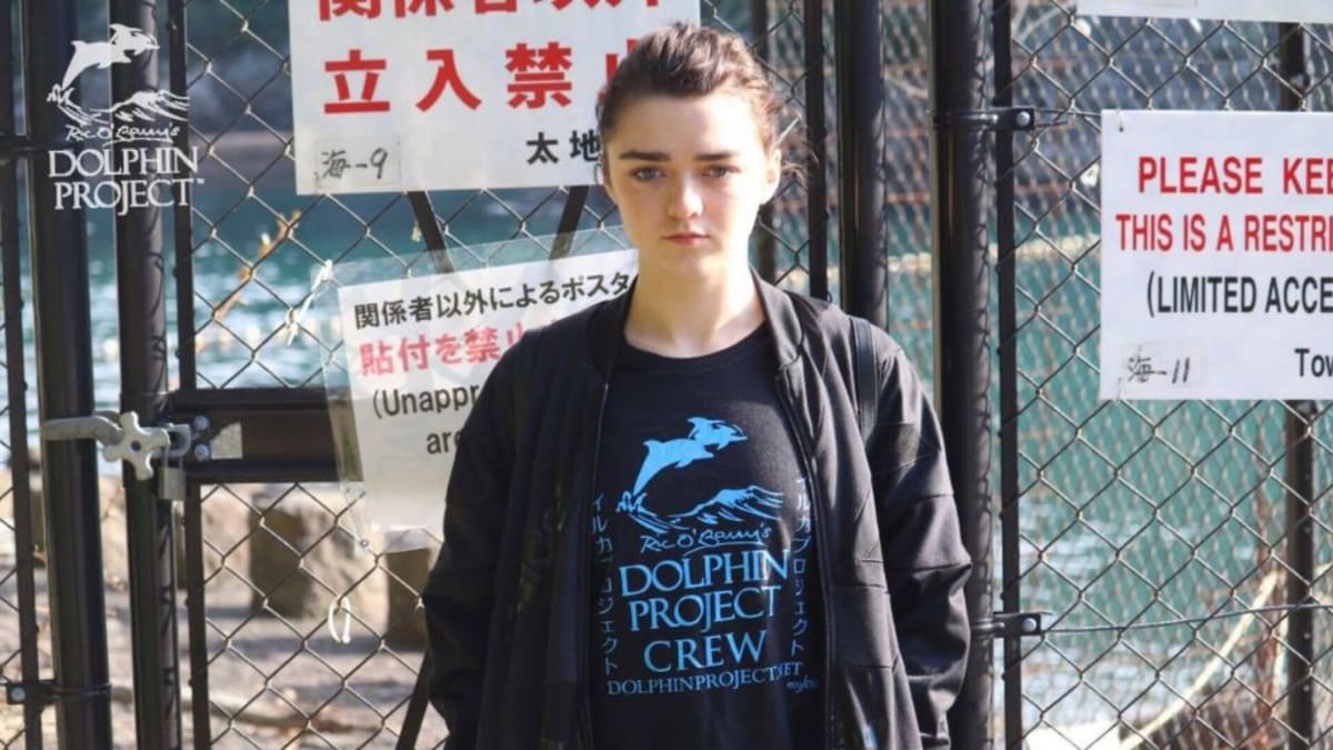 Maisie Williams při protestu proti zabíjení velryb v Japonsku.