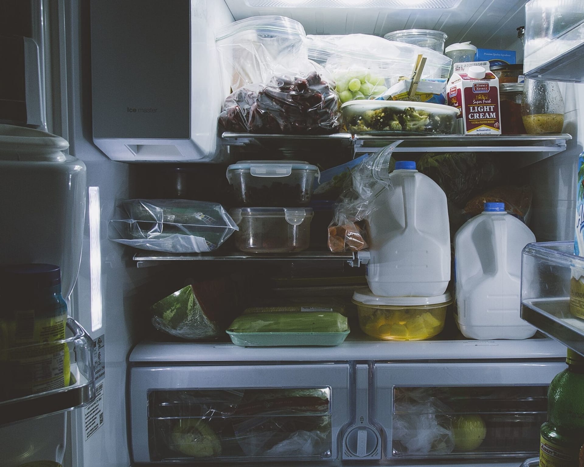 Zdravé jídlo umístěte v lednici do výše očí