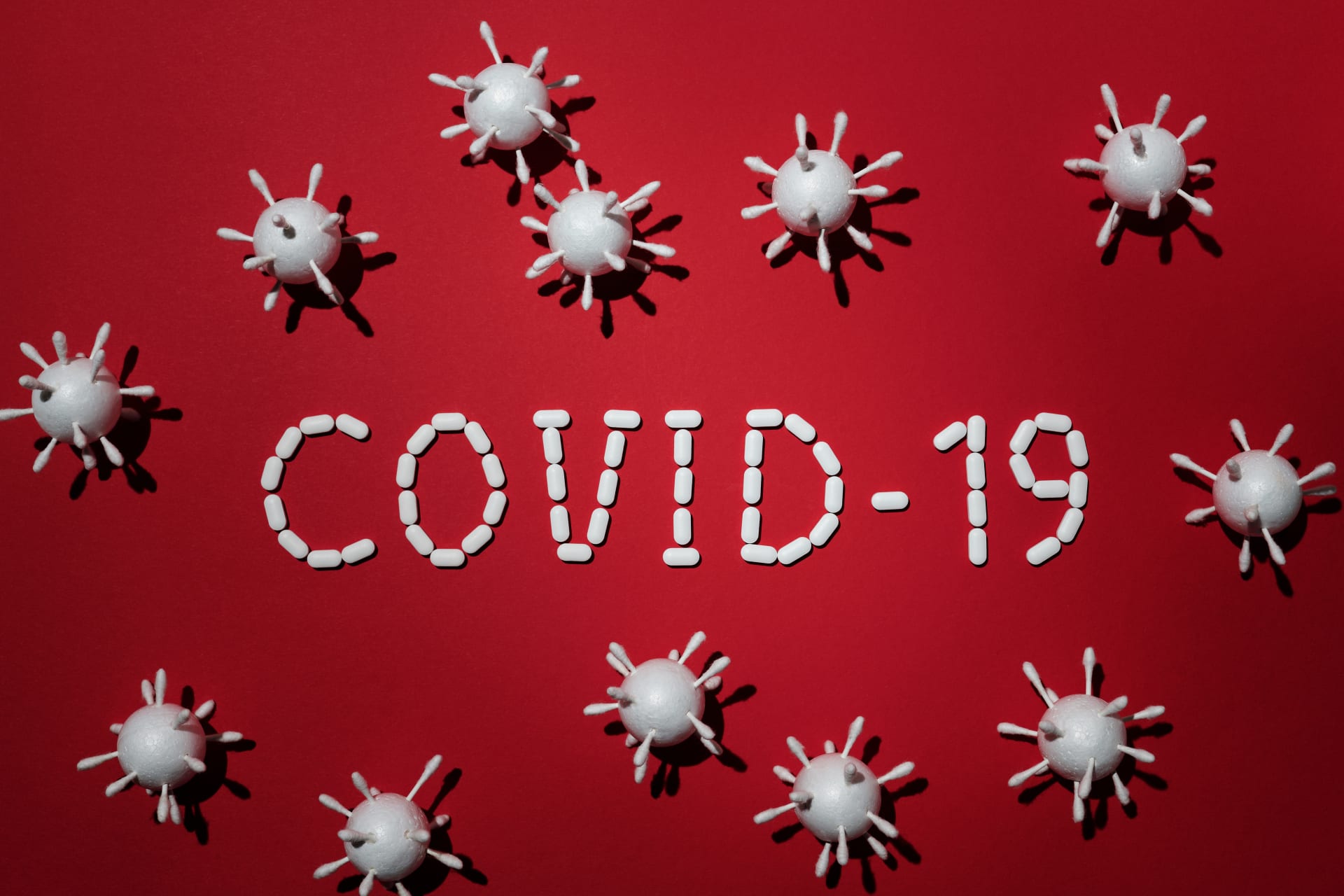 Na světě je přes 30 milionů nakažených COVID-19. 