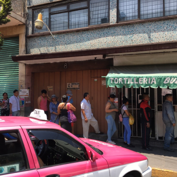 Sobotní odpolední fronta na tortillu v Mexico City