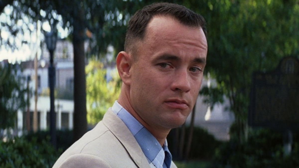 Americký herec Tom Hanks v jedné ze svých životních rolí jako Forrest Gump.