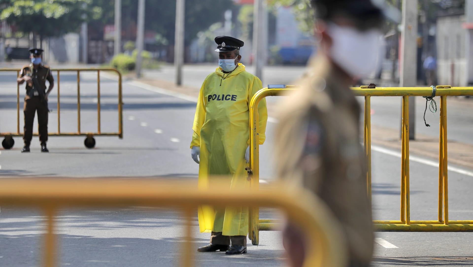 Policisté na Srí Lance kontrolují dodržování zákazu vycházení