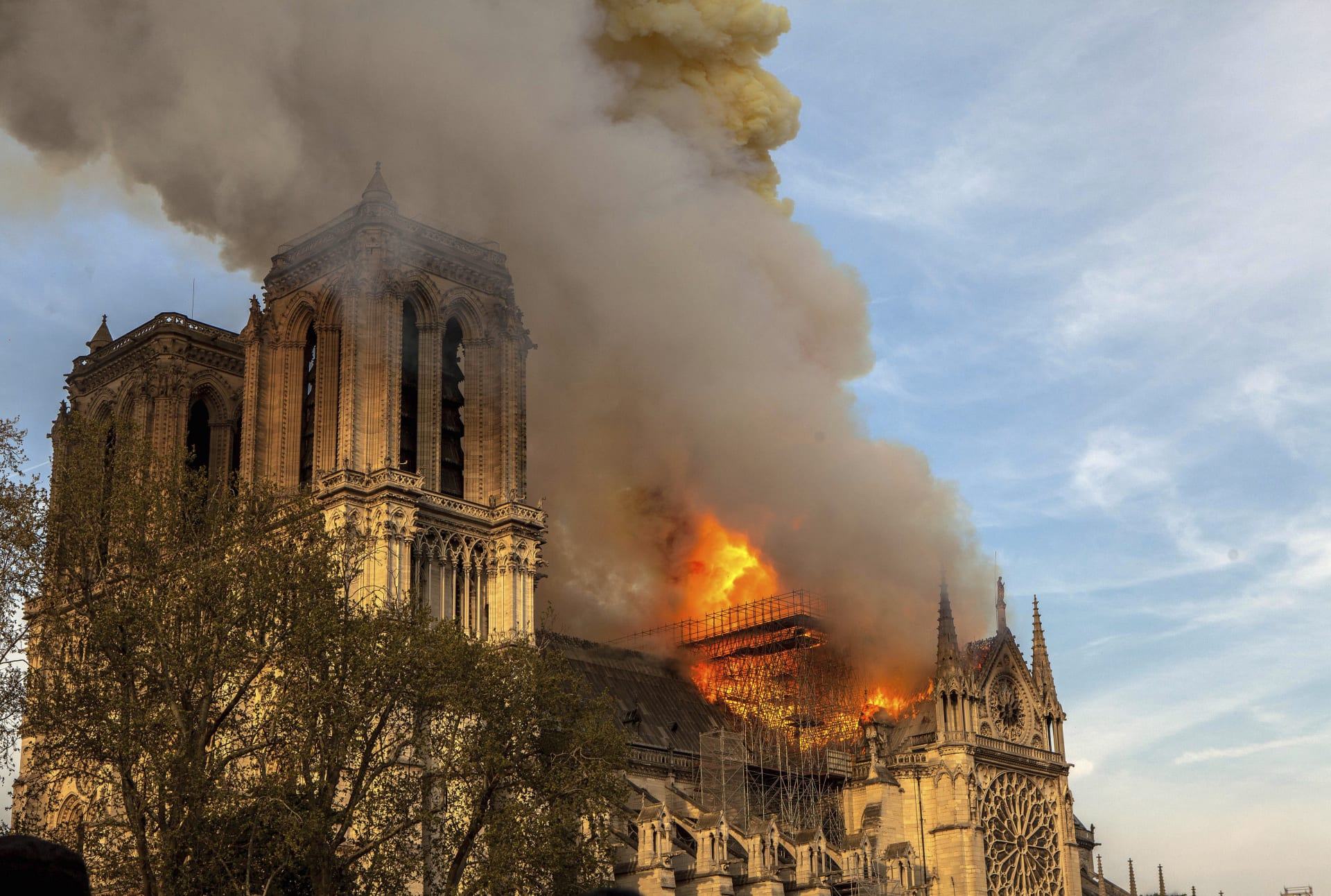 Klenot gotické architektury vyhořel v dubnu 2019.