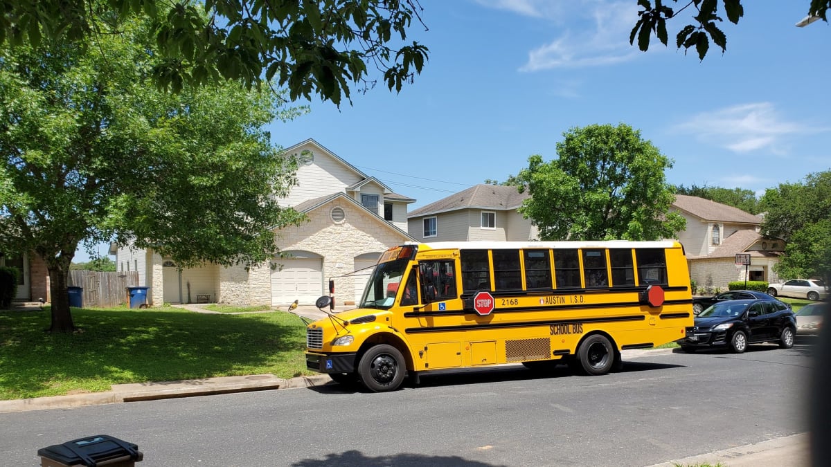 V texaském městě Austin zajišťují studentům internetový signál školní autobusy s Wi-Fi modemy.