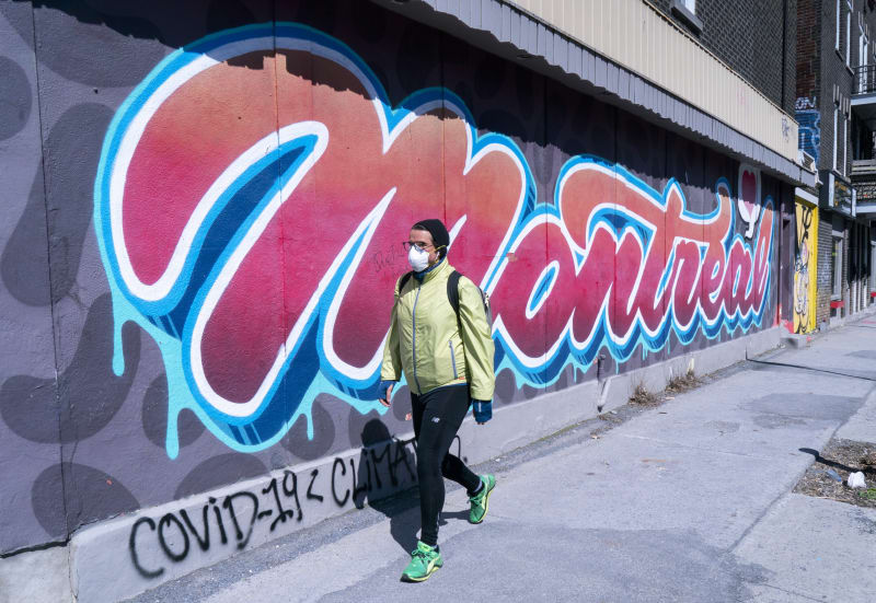 Téma koronaviru se chytli i pouliční umělci v kanadském Montrealu