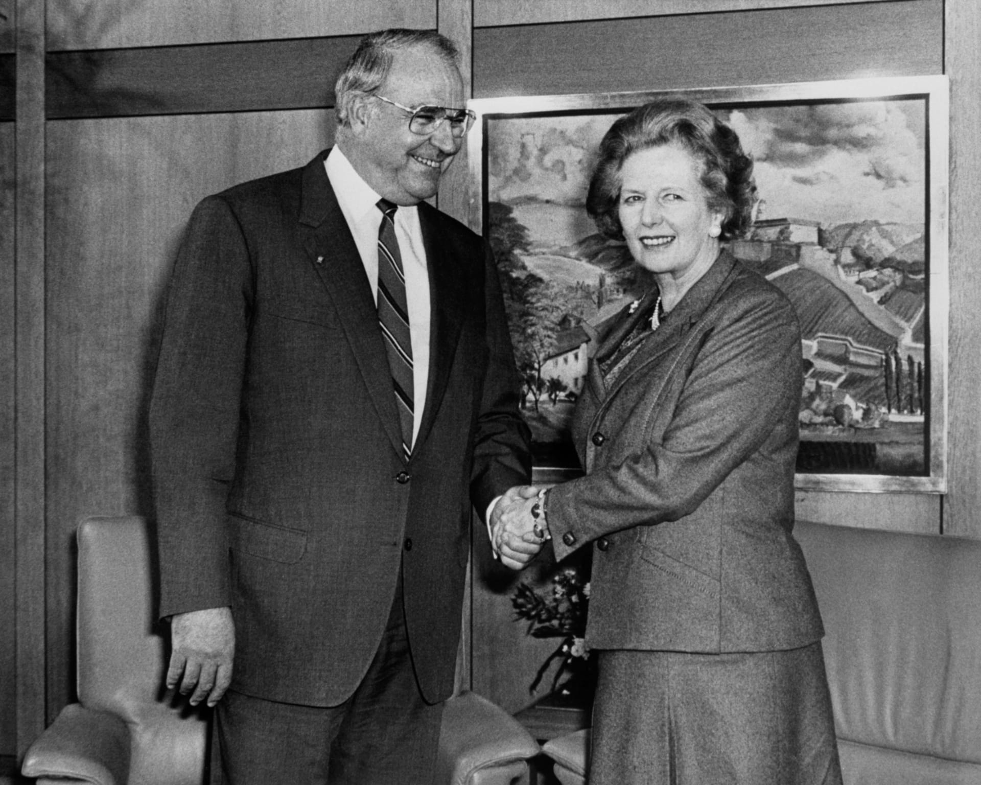 Německý kancléř Helmut Kohl a britská premiérka Margaret Thatcherová zdědili hospodářství zasažená dvěma ropnými krizemi.