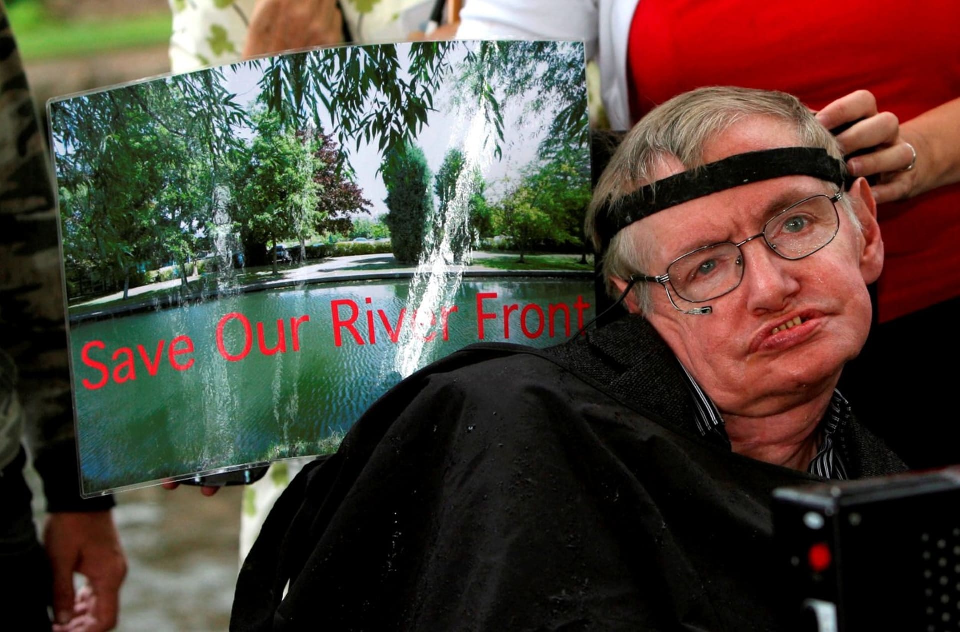 Stephen Hawking trpěl amyotrofickou laterální sklerózou.