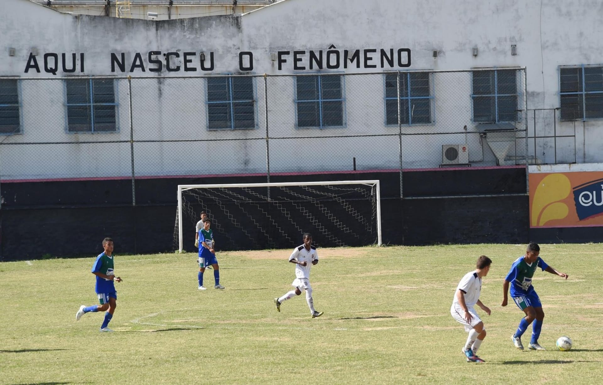 Stadion San Cristováo v Riu de Janeiru a nápis Zde se zrodil fenomén.  Foto: Profimedia.cz
