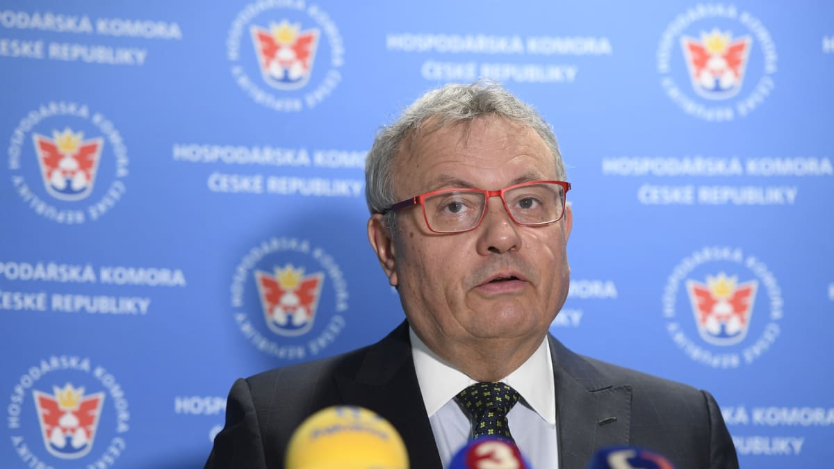 Rezignujte, vyzývá Vladimíra Dlouhého prezidium Hospodářské komory ČR.