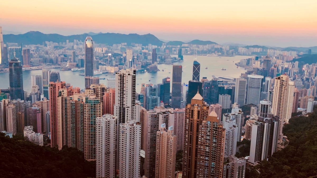 Až tři miliony obyvatel Hongkongu by mohly odejít do Velké Británie.