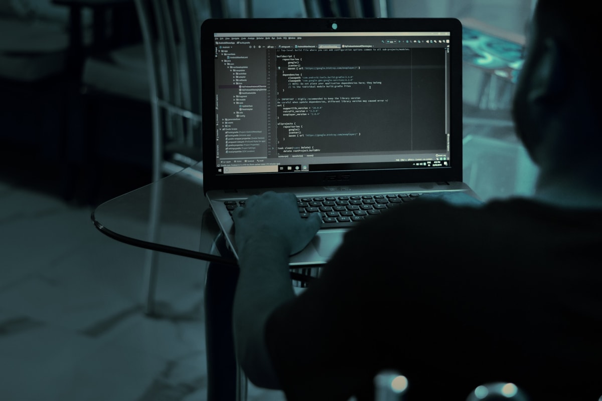 Zdravotnictví představuje podle Národního úřadu pro kybernetickou a informační bezpečnost lákavý cíl pro hackery. (Ilustrační foto)