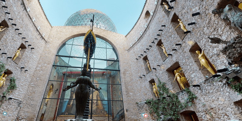 Atrium Divadelního muzea Salvadora Dalího, bývalé hlediště divadla