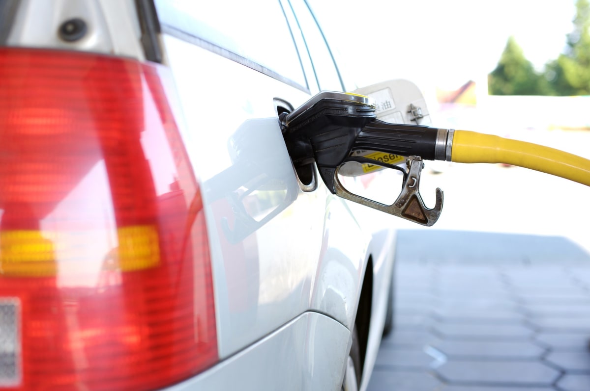 Ceny pohonných hmot stále klesají. 