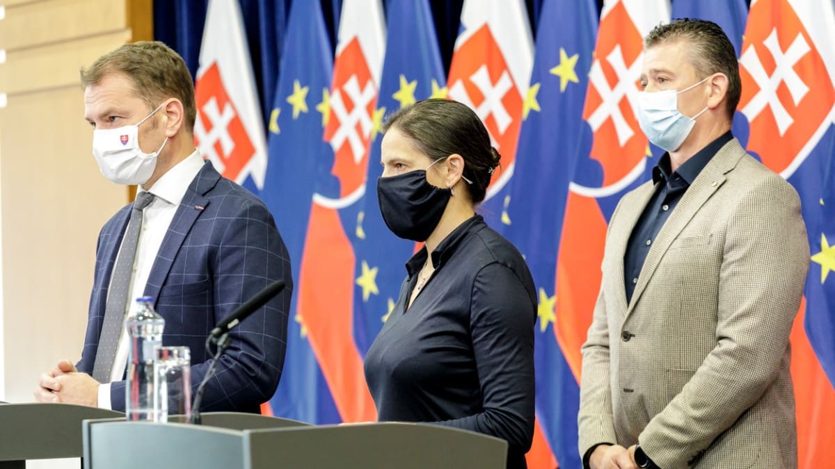 Premiér Igor Matovič, ministryně spravedlnosti Mária Kolíková a ministr vnitra Roman Mikulec