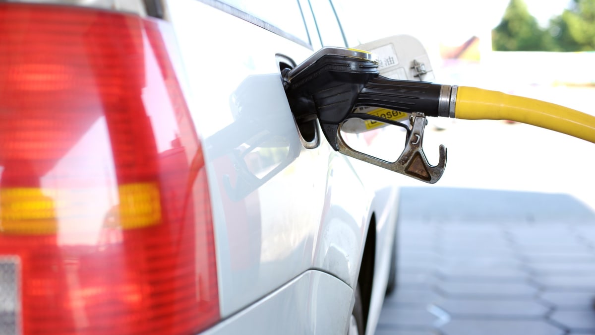 Ceny pohonných hmot stále klesají. 