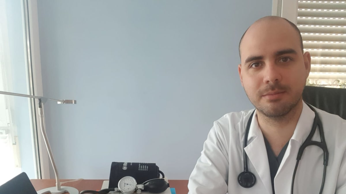 Yanier Díaz Roque pracuje jako praktický lékař