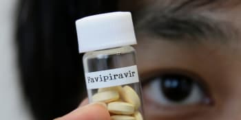 Léky remdesivir a favipiravir už jsou v českých nemocnicích