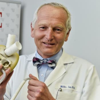 Přední český kardiochirurg, profesor a přednosta kardiocentra IKEM Jan Pirk (72)