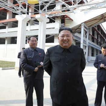 Vůdce KLDR Kim Čong-un se zúčastnil slavnostního otevření nové továrny.