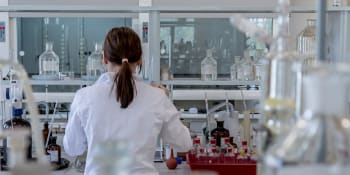 Česká laboratoř pracuje na vakcíně proti COVID-19. Je to naivní, tvrdí někteří vědci