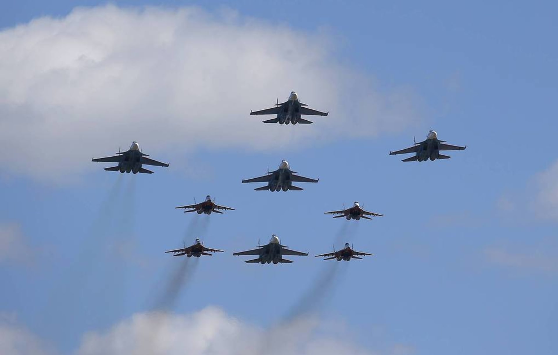 V Rusku proběhla zkouška letecké části vojenské přehlídky.