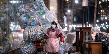 Oceány plné roušek a rukavic. Kam s plastovým odpadem po pandemii?