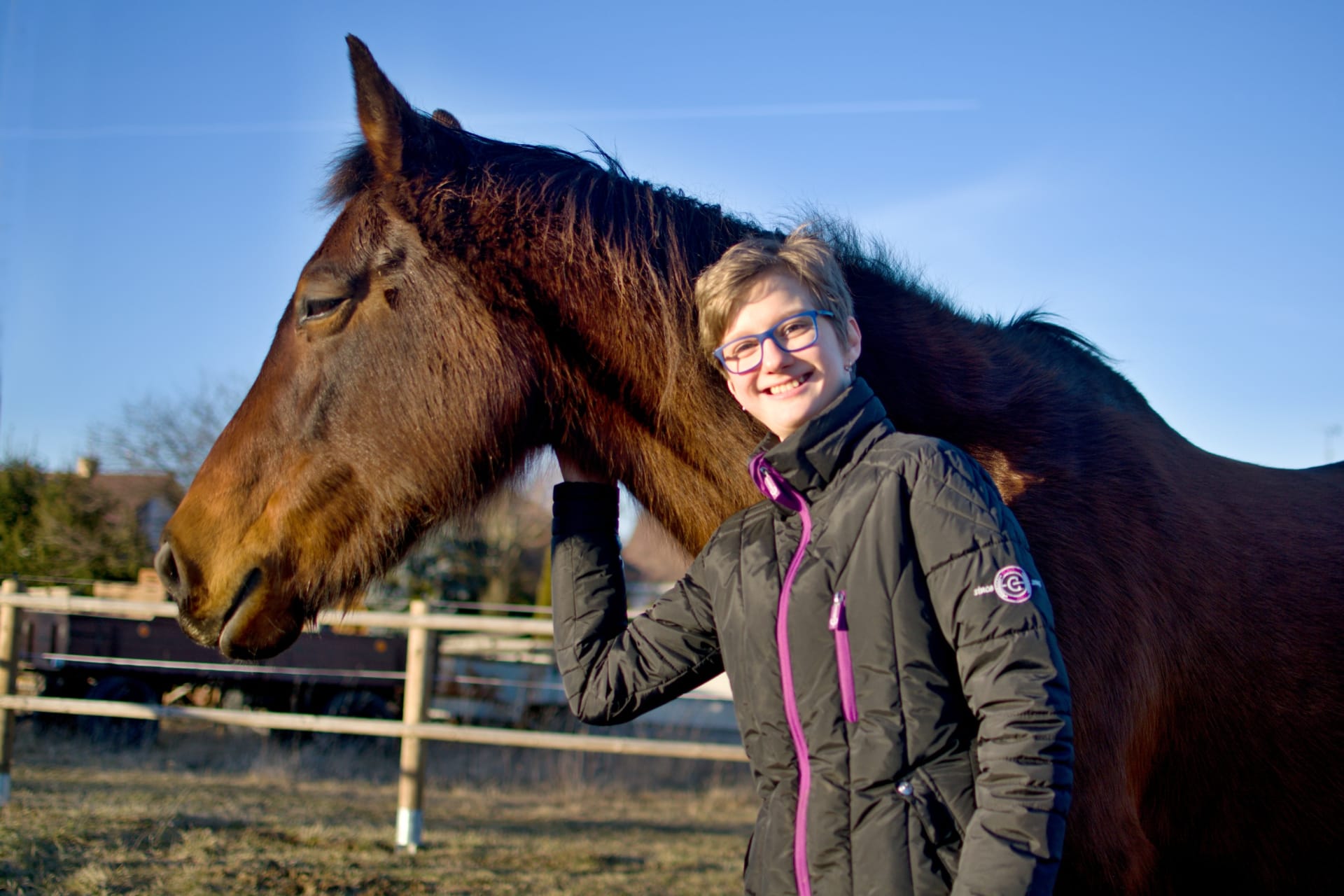 „To, co všechno koně mohou lidem dát, co všechno se díky nim mohou lidé naučit a že mohou léčit tělo i duši, nás okouzlilo." Zdroj: Vladykův dvůr
