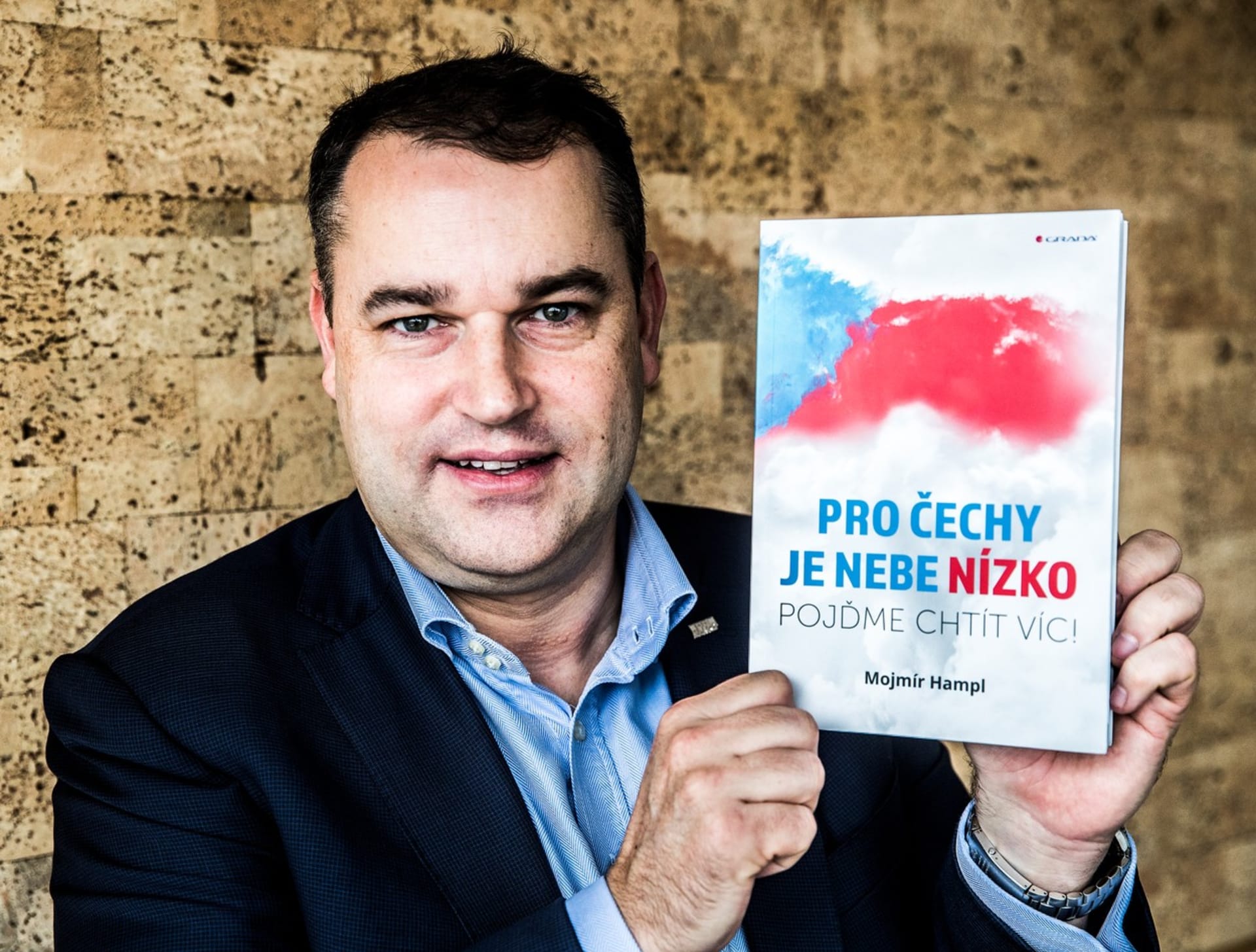 Spisovatel. Mojmír Hampl po odchodu z České národní banky napsal knihu o Češích. Máme si podle něho více věřit. Foto: Profimedia