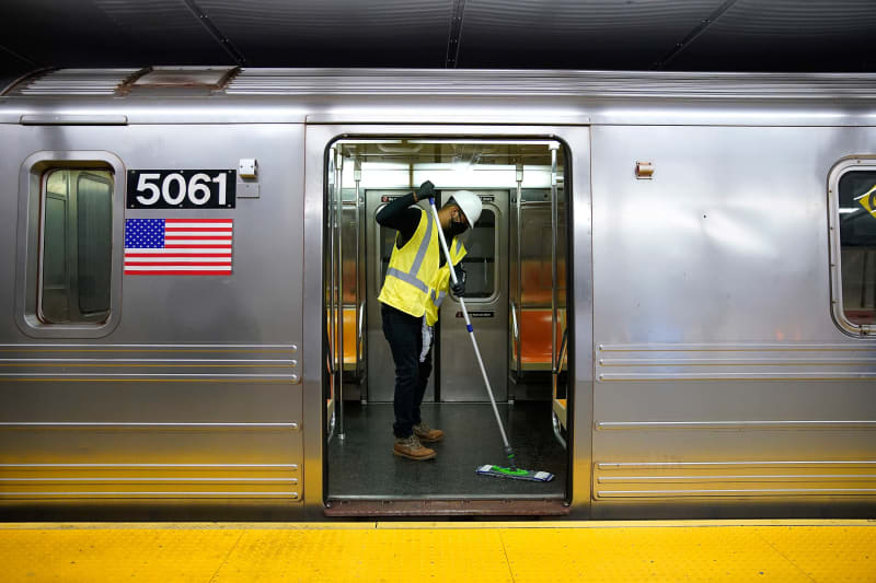 Čištění a dezinfekce metra v New Yorku