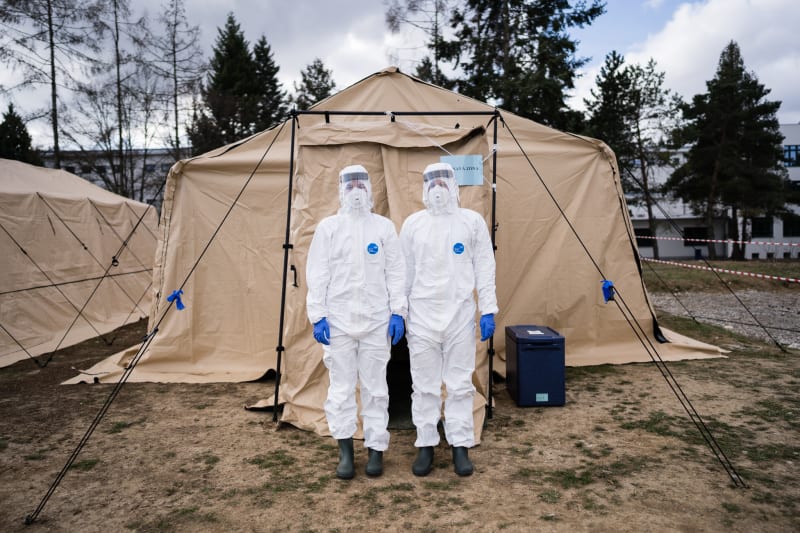 Testování na koronavirus ve venkovních odběrových stanech. Foto: Masarykova univerzita