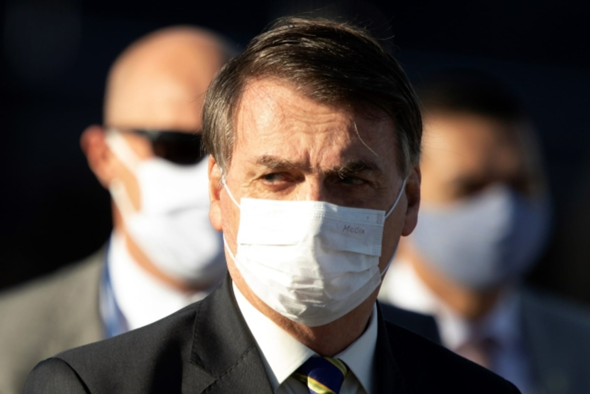 Brazilský prezident Jair Bolsonaro problém zlehčuje a koronavirus přirovnával k mírné chřipce.