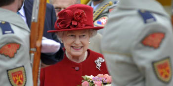 Britská královna Alžběta II. se stahuje do ústraní