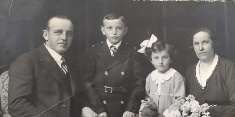 Rodinu Kympergerových postihla během druhé světové války obrovská tragédie. Paní Miluše (na snímku druhá zprava) přežila jen se svou maminkou. 