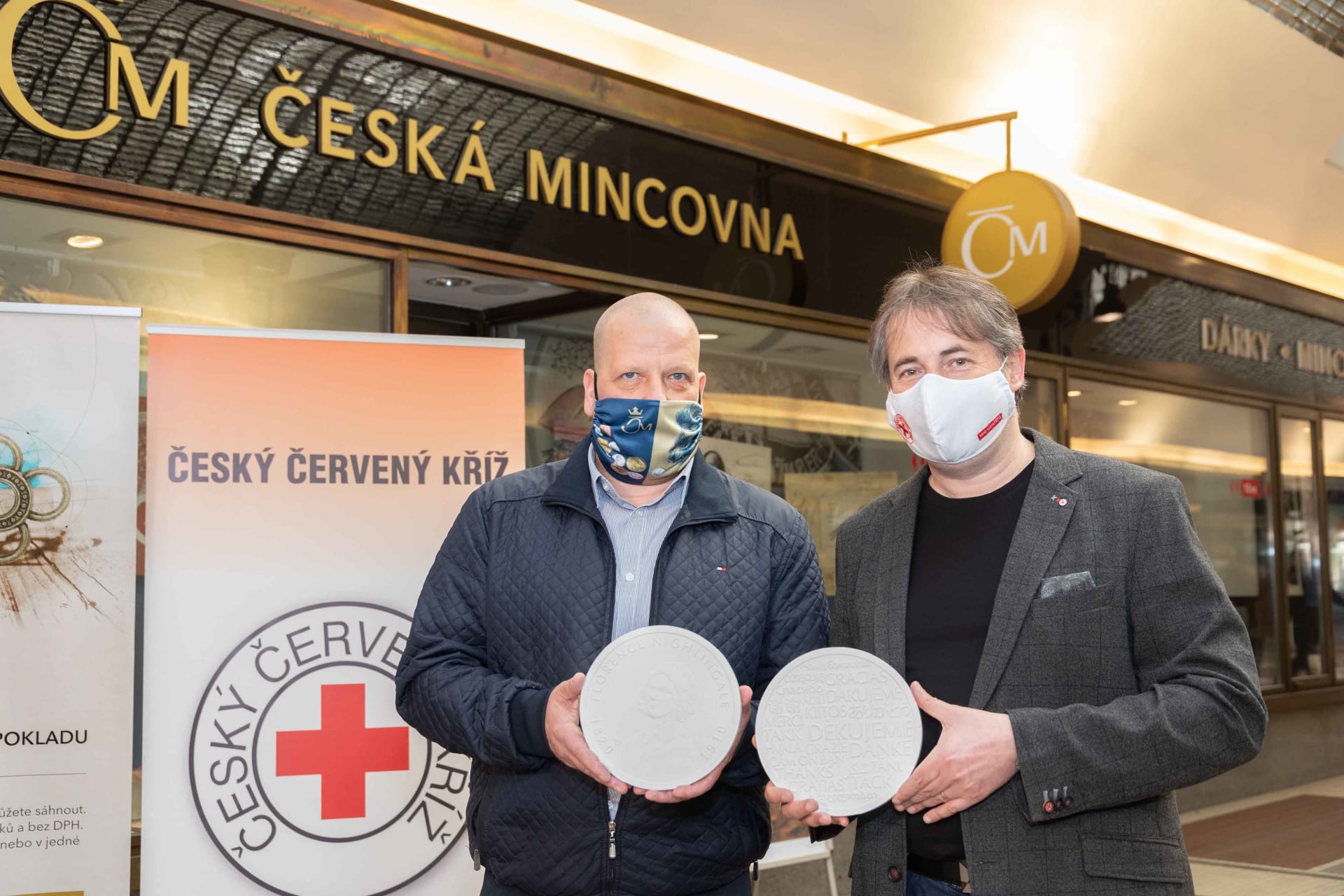 Český červený kříž a Česká mincovna společně pomáhají.