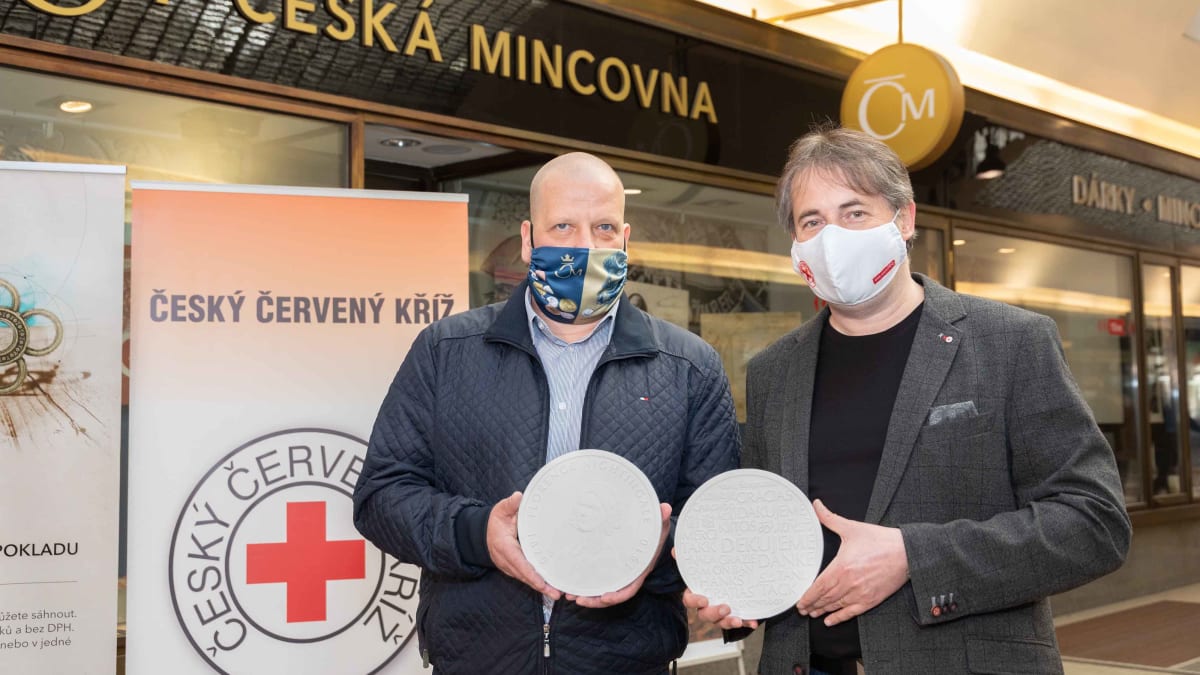Český červený kříž a Česká mincovna společně pomáhají.