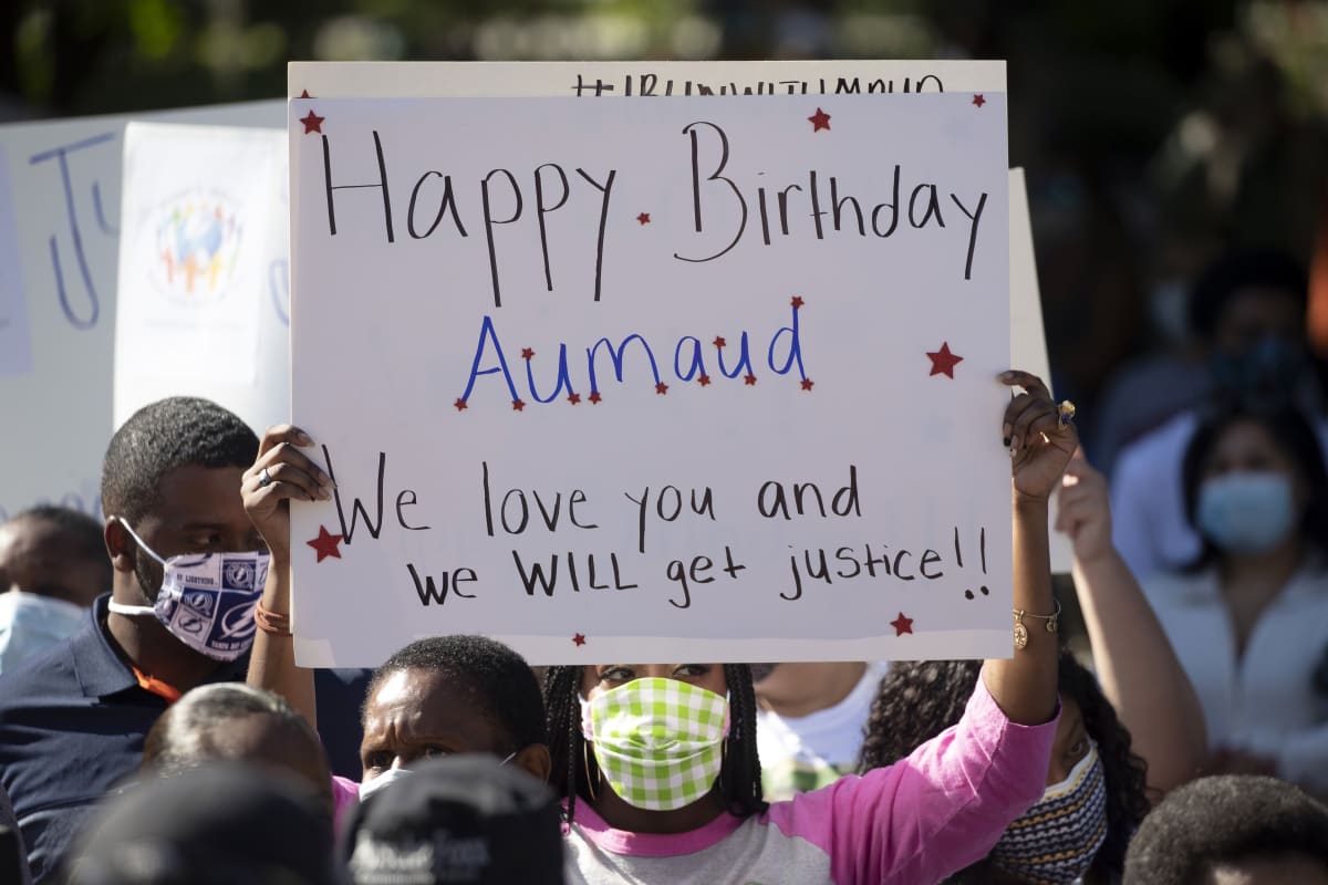 8. května by zavražděný Ahmaud Arbery oslavil 26. narozeniny.