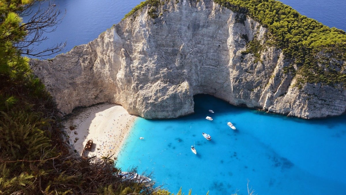 V Řecku se od soboty za přísných opatření otevřou pláže.