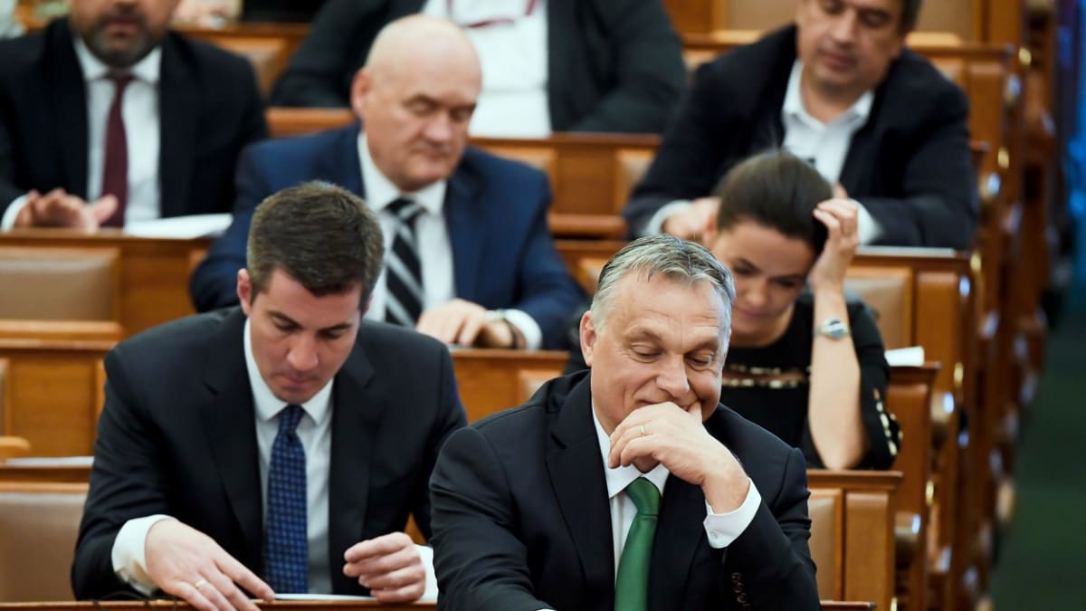 Maďarský premiér Viktor Orbán na schůzi maďarského parlamentu.