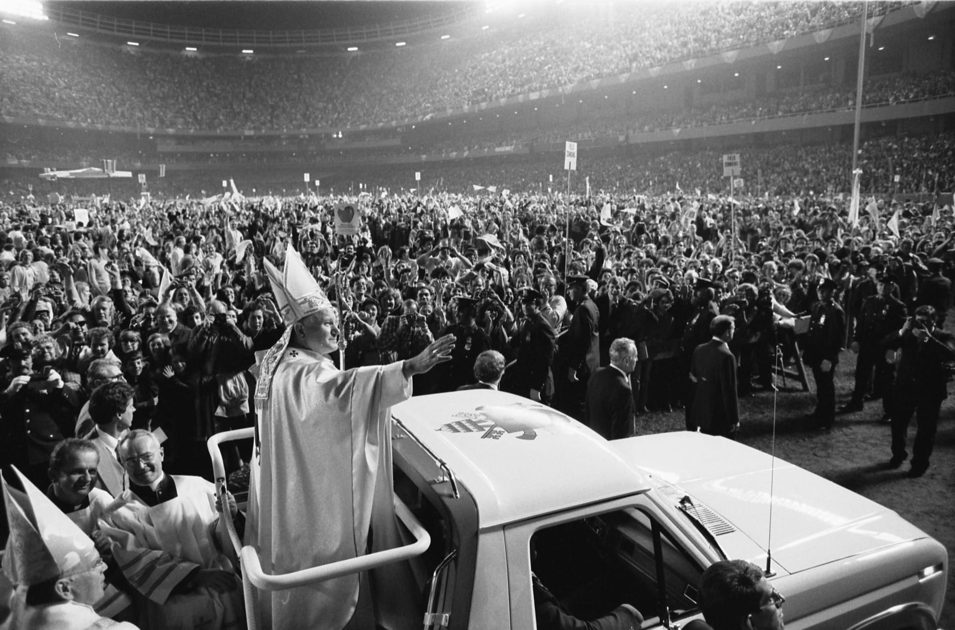 Jan Pavel II. na stadionu v New Yorku v roce 1979