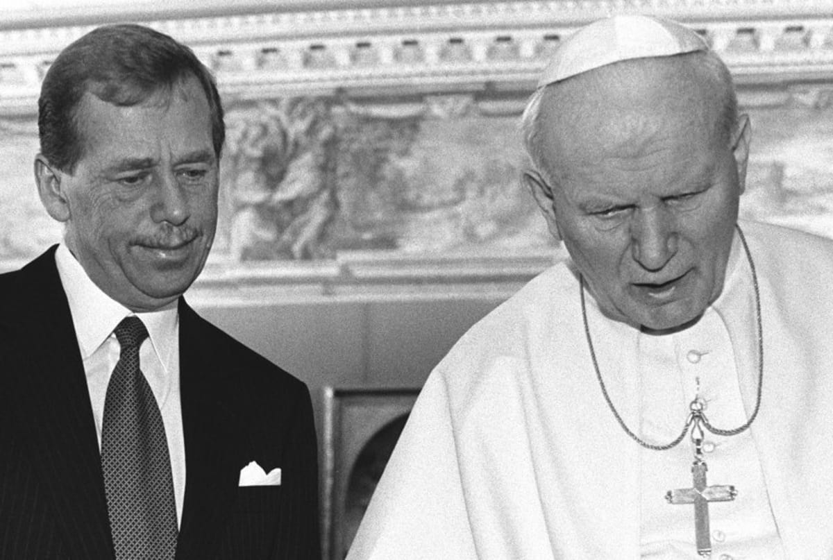 Jan Pavel II. s Václavem Havlem v roce 1994