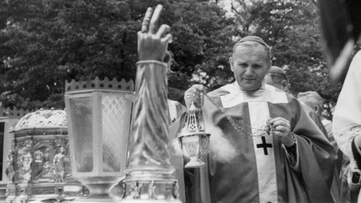 Metropolita krakovský, arcibiskup Karol Wojtya na snímku z roku 1966