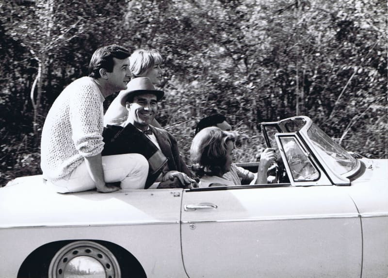 Michel Piccoli v roce 1965 (s kloboukem).