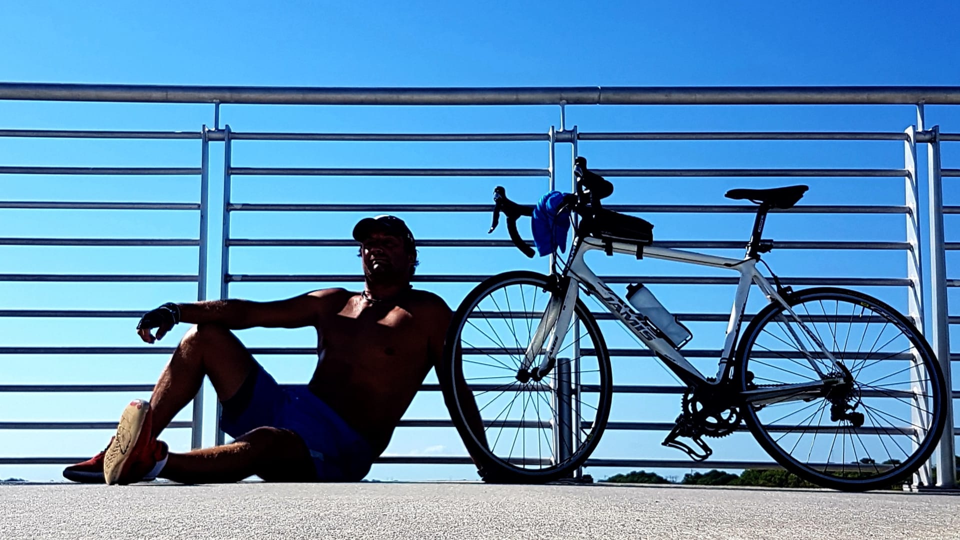 Volné chvíle na kole pod žhavým floridským sluncem. V létě dosahují teploty pravidelně 35 stupňů Celsia.