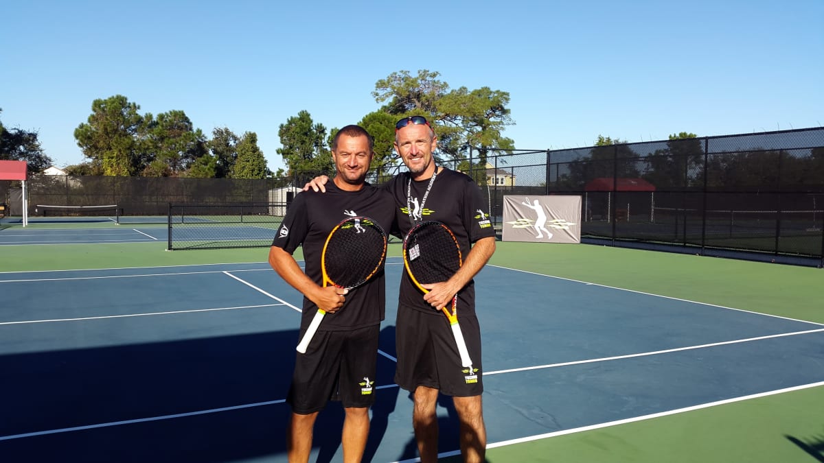 Český tenisový trenér Petr Zoul při setkání s bývalým daviscupovým reprezentantem Martinem Dammem (vpravo) na americké Floridě
